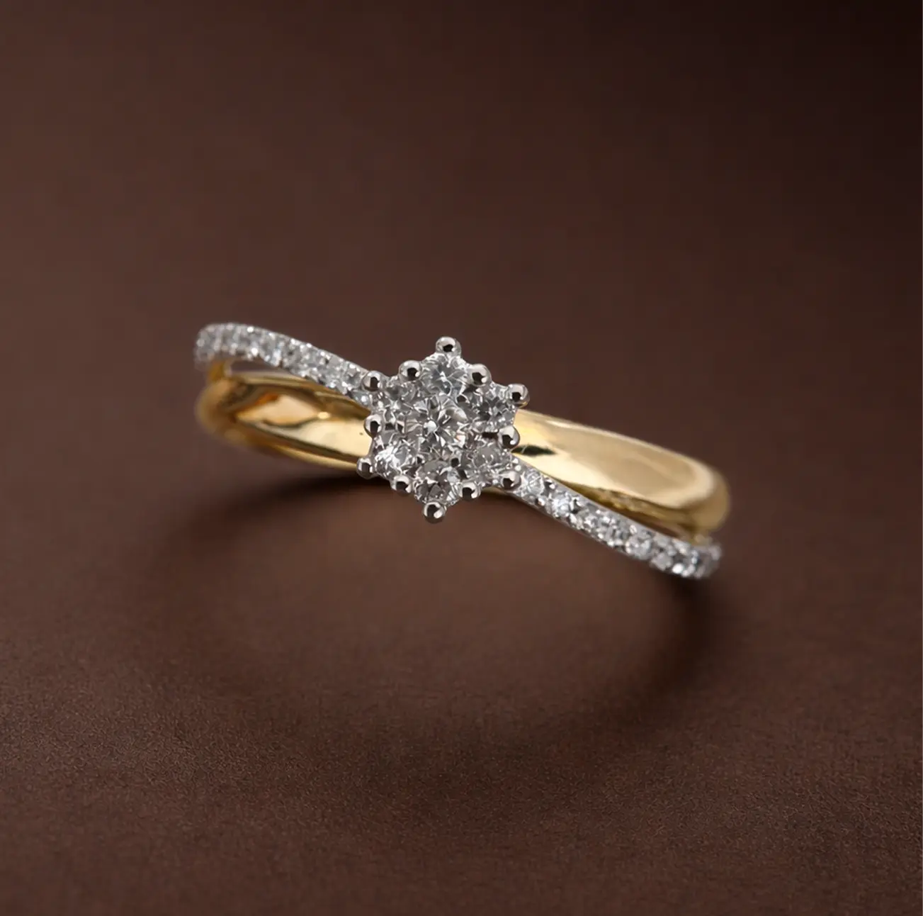 Anel de noivado BOTREL em ouro amarelo com diamantes laterais